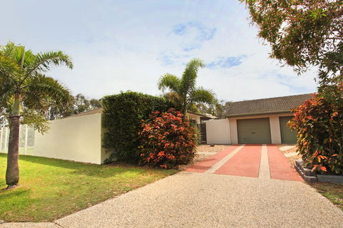6 Petrie Ave, Marcoola, Pet Friendly, Linen Supplied - Kempsey Accommodation 0