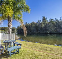 77 Lake Entrance Rd - Waterfront Wonder - Kempsey Accommodation