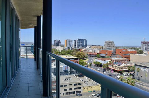 96 North Terrace Stylish Penthouse Apartment - Kempsey Accommodation 3