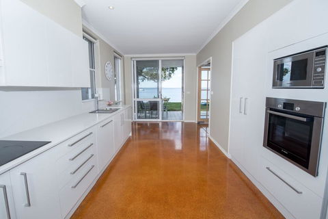 A Foreshore - Salamander Bay - Kempsey Accommodation 0