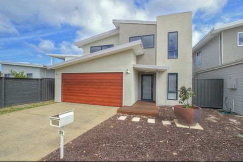 A Little Luxury In Town - Kempsey Accommodation 0