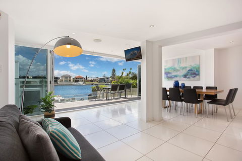 A PERFECT STAY - Casa Grande On The Water - Kempsey Accommodation 1