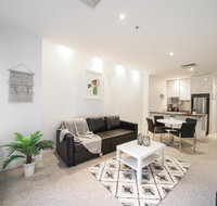 A Spacious  Central 2BR Apt Near Flinders Station