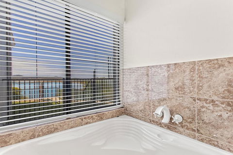 Above And Beyond - Beautiful Home With Pool - Kempsey Accommodation 2