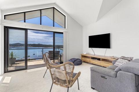 Above And Beyond - Beautiful Home With Pool - Kempsey Accommodation 1
