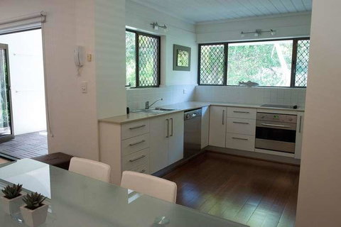 Absolute Beachfront - Mooloolaba - Kempsey Accommodation 3