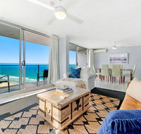 Absolute Beachfront in the heart of Surfers Paradi - Kempsey Accommodation