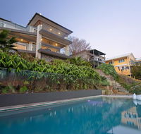 Absolute Waterfront Lakehouse Fishing Point Waterfront Pool Jetty - Kempsey Accommodation