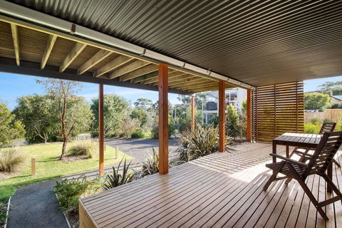 Acqua Vista - Water View, Fireplace, Walk To Beach - Kempsey Accommodation 3
