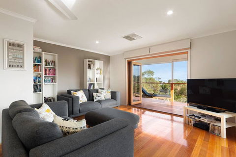 Acqua Vista - Water View, Fireplace, Walk To Beach - Kempsey Accommodation 1