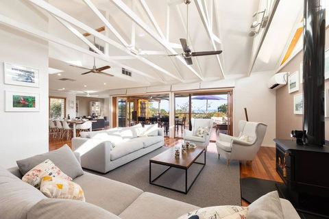 Acqua Vista - Water View, Fireplace, Walk To Beach - Kempsey Accommodation 0