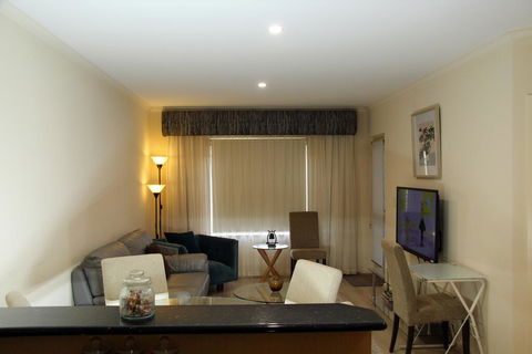 ADELAIDE CBD APARTMENT - 3BR, 2BATH & CARPARK - Kempsey Accommodation 2