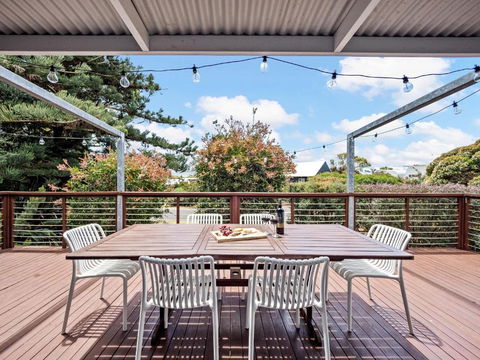 Eagle Bay Beach House - 300m To The Beach! - Kempsey Accommodation 0