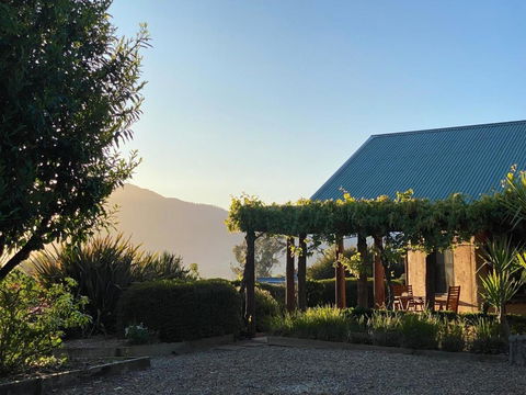 Earthen Home - Kempsey Accommodation 0