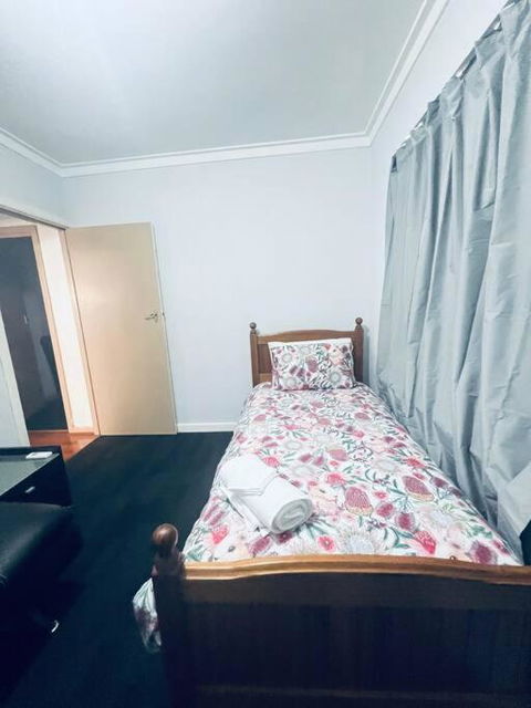 Elegant And Spacious Home + Gym - Kempsey Accommodation 1