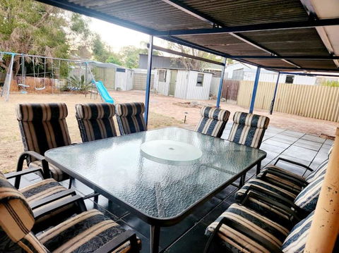 Elegant And Spacious Home + Gym - Kempsey Accommodation 3