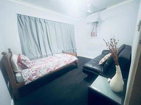 Elegant And Spacious Home + Gym - Kempsey Accommodation 4
