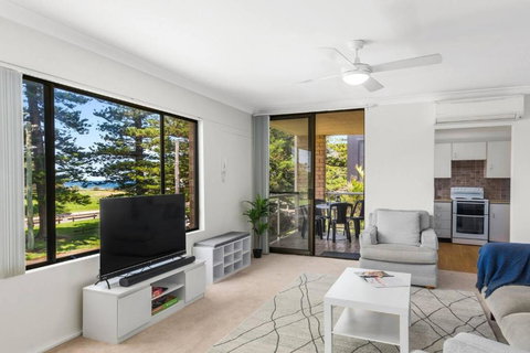 Esplanade Escape - Beachfront Family Bliss - Kempsey Accommodation 0