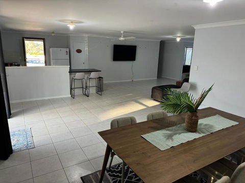 Executive Escape 4 Bedroom Home - Kempsey Accommodation 2