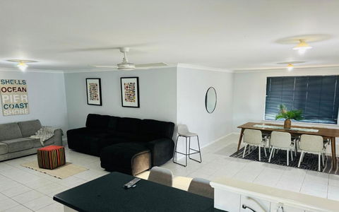 Executive Escape 4 Bedroom Home - Kempsey Accommodation 3