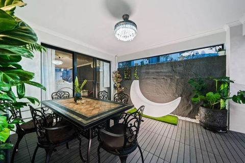 Equitice Winter Moonlight Villa - Kempsey Accommodation 0
