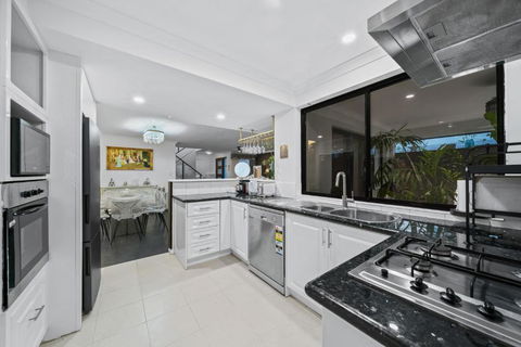 Equitice Winter Moonlight Villa - Kempsey Accommodation 2