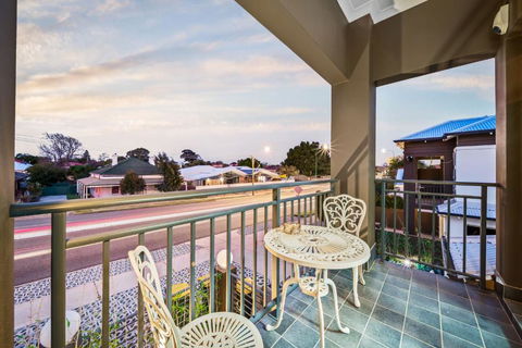 Equitice Winter Moonlight Villa - Kempsey Accommodation 1