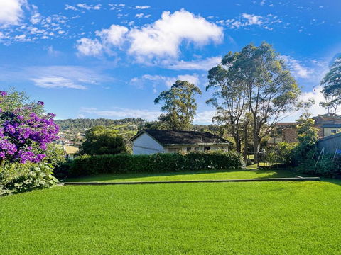 Fab 3-Bed Stay With Great Outdoors & Water Views - Kempsey Accommodation 0