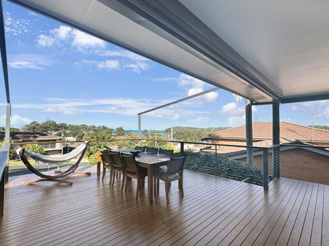 Fab 3-Bed Stay With Great Outdoors & Water Views - Kempsey Accommodation 1