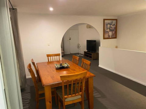 FAMILY 3-bedroom Everton Hills Apartment - Kempsey Accommodation 0