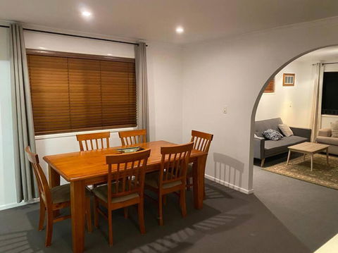 FAMILY 3-bedroom Everton Hills Apartment - Kempsey Accommodation 1
