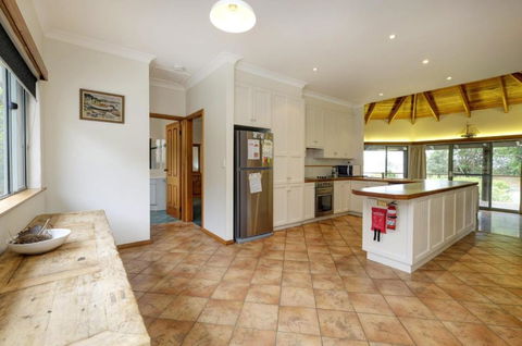 Far Shore - Kempsey Accommodation 4