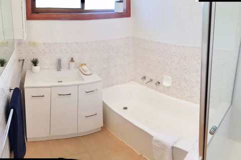FERNLY BFast, WiFi Nflx AC Walk2Pizza Liquor Deli, - Kempsey Accommodation 2