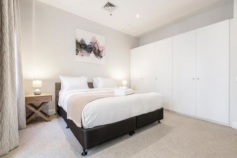 Fabulous Collins Street Luxury 2 BR Apartment - Kempsey Accommodation 3