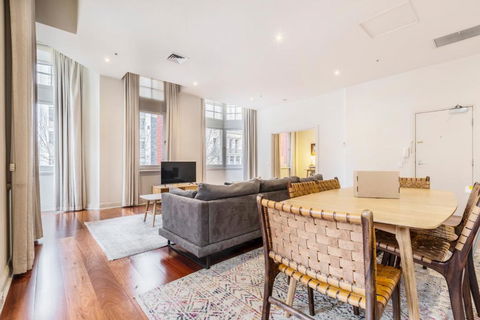 Fabulous Collins Street Luxury 2 BR Apartment - Kempsey Accommodation 1