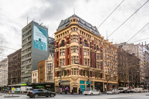 Fabulous Collins Street Luxury 2 BR Apartment - Kempsey Accommodation 0