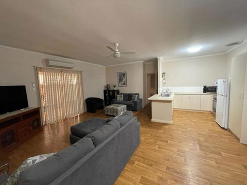 Four Bedroom House On Masters South Hedland - Kempsey Accommodation 4