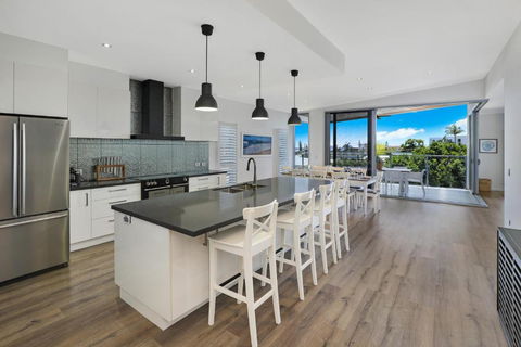 GEORGE8- THE ULTIMATE, FAMILY BEACH HOUSE! - Kempsey Accommodation 1