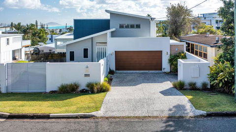 GEORGE8- THE ULTIMATE, FAMILY BEACH HOUSE! - Kempsey Accommodation 0