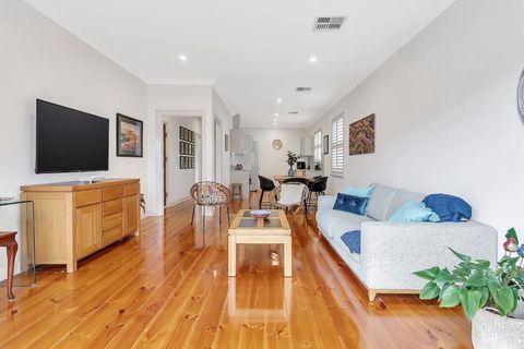 Gladstone Gardens - Family Comfort In North Brighton - Kempsey Accommodation 4