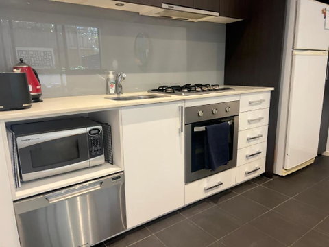 Glen Iris Gem - Modern Apartment With Car Park - Kempsey Accommodation 4