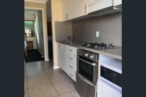 Fully Furnished Modern Unit In Centre Of City - Kempsey Accommodation 4