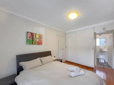 Ground Floor One Bedroom Apartment In Elsternwick - Kempsey Accommodation 1