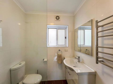 Ground Floor One Bedroom Apartment In Elsternwick - Kempsey Accommodation 3