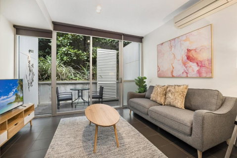 Ground Floor Terrace Unit Near Edinburgh Gardens - Kempsey Accommodation 3