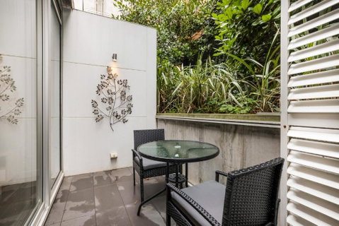 Ground Floor Terrace Unit Near Edinburgh Gardens - Kempsey Accommodation 4