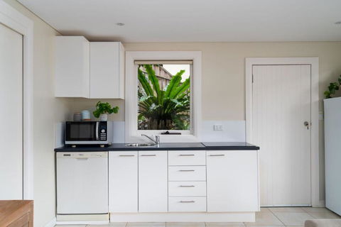 Gull Cottage By Beach Stays - Kempsey Accommodation 4