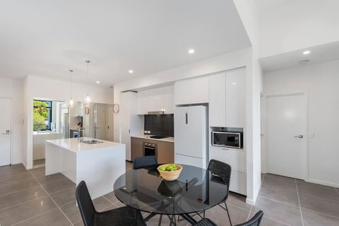 H6B - Round About Bulimba - Kempsey Accommodation 0