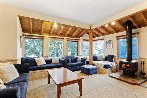 HAY SHED Chalet, Alpine-getaways - Kempsey Accommodation 2