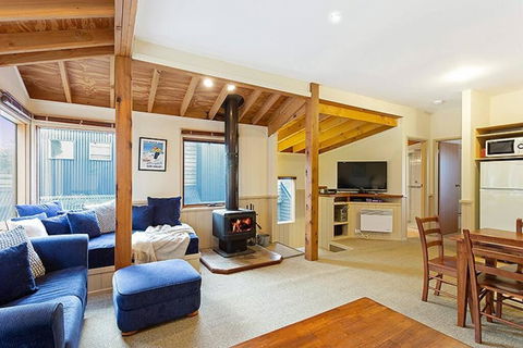 HAY SHED Chalet, Alpine-getaways - Kempsey Accommodation 3